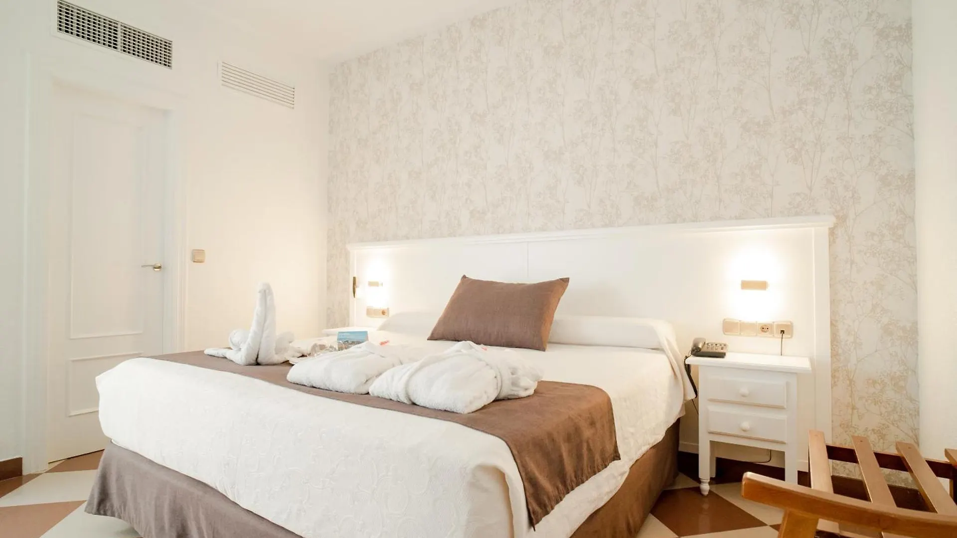 Hotel Avenida Tropical By Bossh! Hotels Salobrena